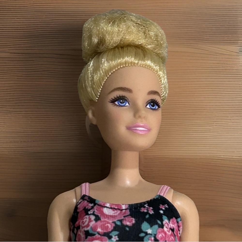 Barbie Fashionistas Doll Blonde Hair Blue Eyes 2015 Mattel C310G Floral Dress